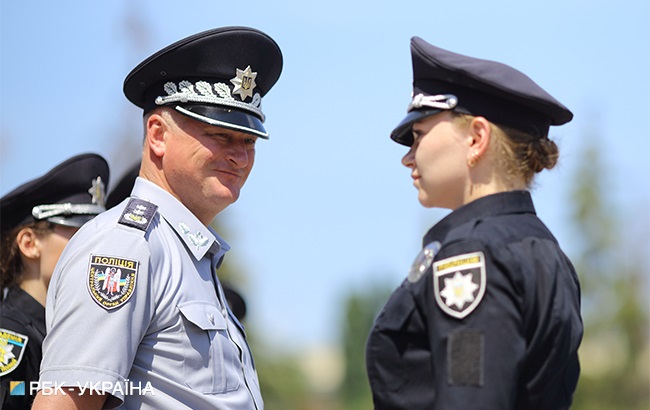 &quot;Стальная дисциплина&quot;: фоторепортаж с первого выпуска Академии патрульной полиции в Киеве